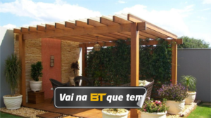 Estrutura de madeira, pergolado, agregando valor a uma residência. Funcionalidade e elegância.